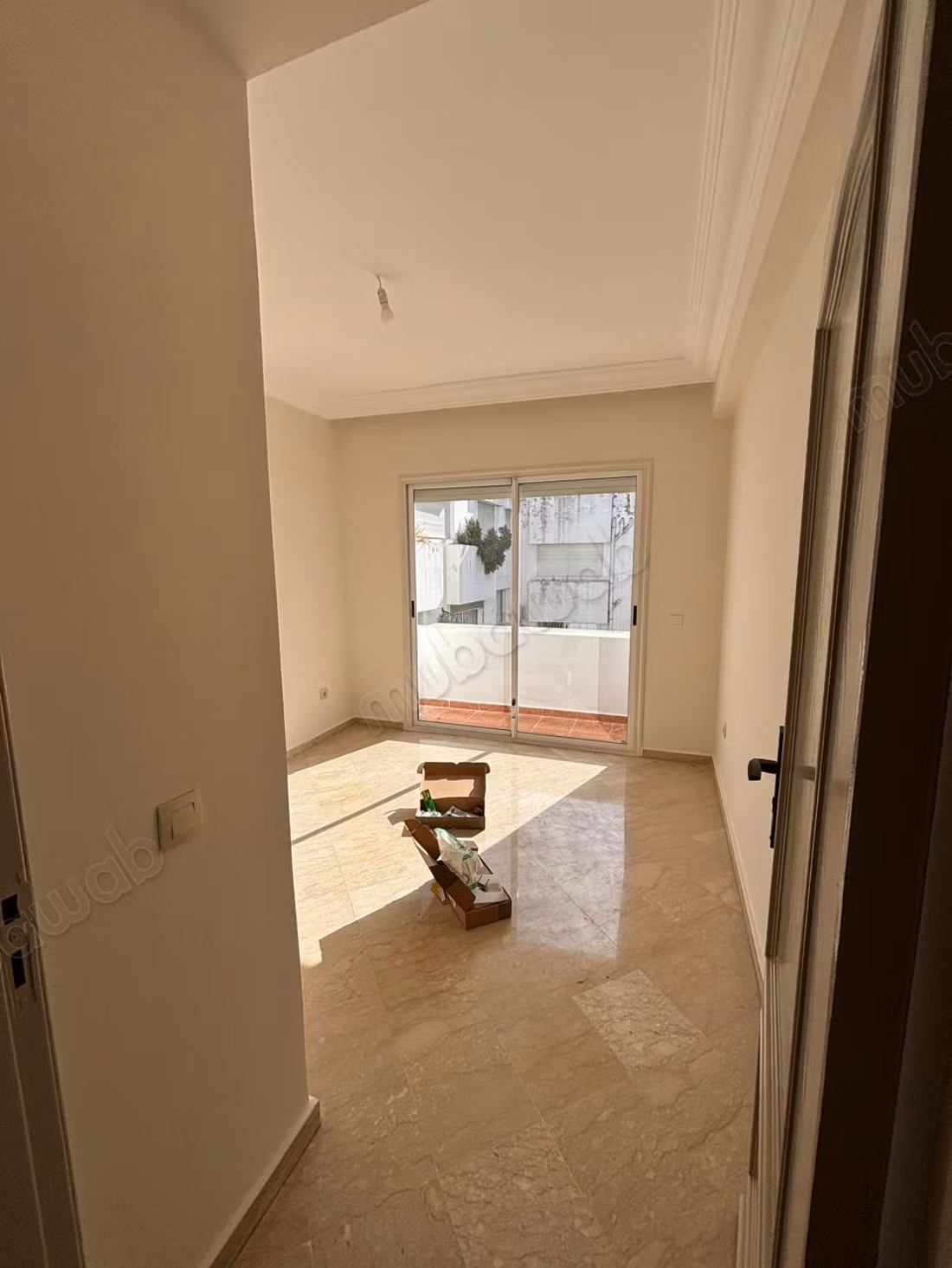 Rental of an apartment in Racine. 2 comfortable rooms. Beautiful terrace and garden