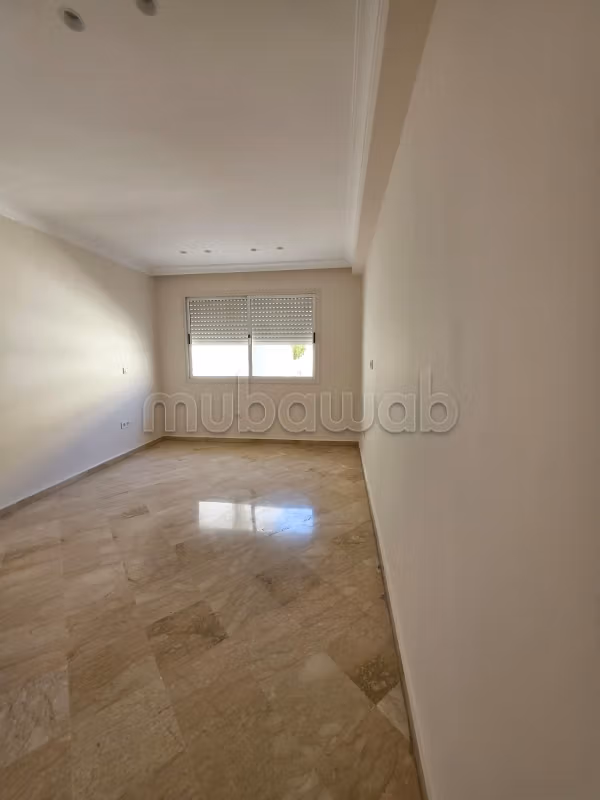 Location d'un appartement à Racine. 2 pièces confortables. Belle terrasse et jardin