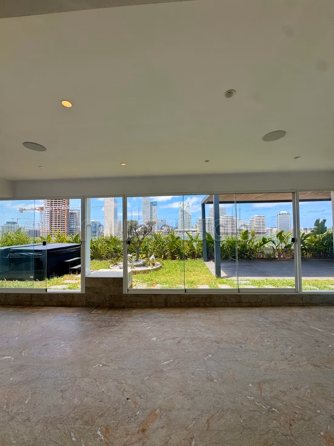 À Vendre – Penthouse Duplex d’Exception au CFC