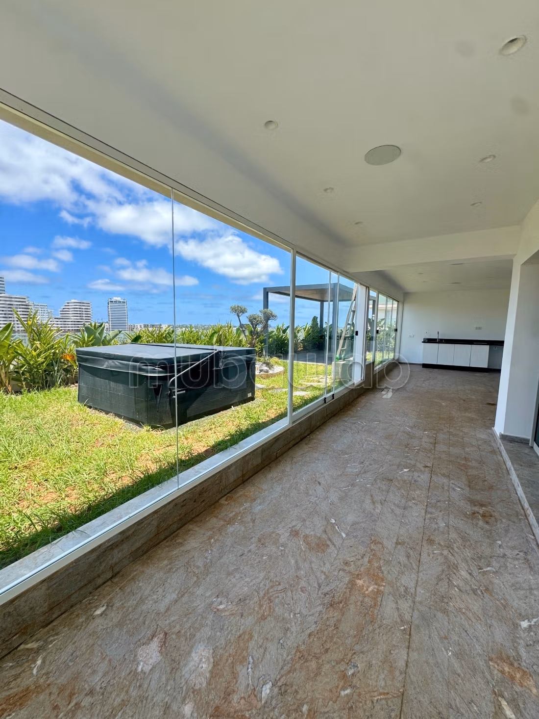 À Vendre – Penthouse Duplex d’Exception au CFC — 2