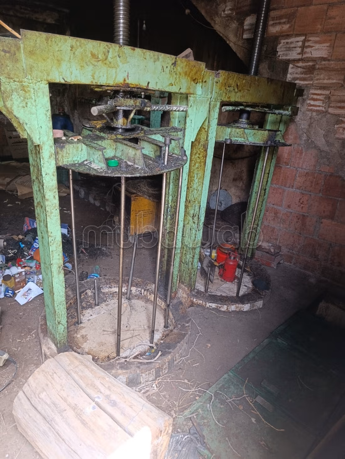 Hammam avec puit, ma3sara moderne, maisons, magasins à l'achat à Demnate.
Surface de 500 m²