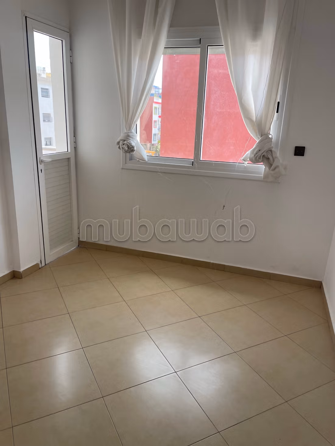 Office rental in Hay Mohammadi. Area 75 m². Security door and secured residence