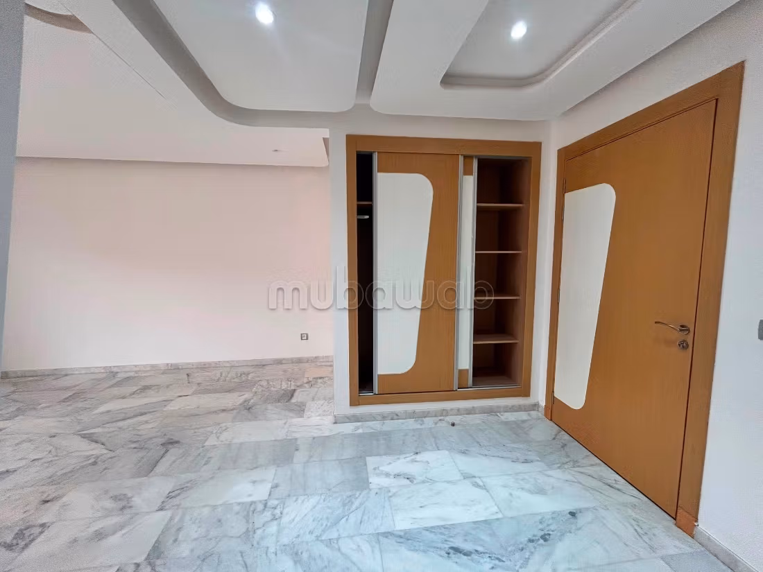 Appartement à louer sur le Boulevard Med 6.1 partie. Balcon et jardin — 4