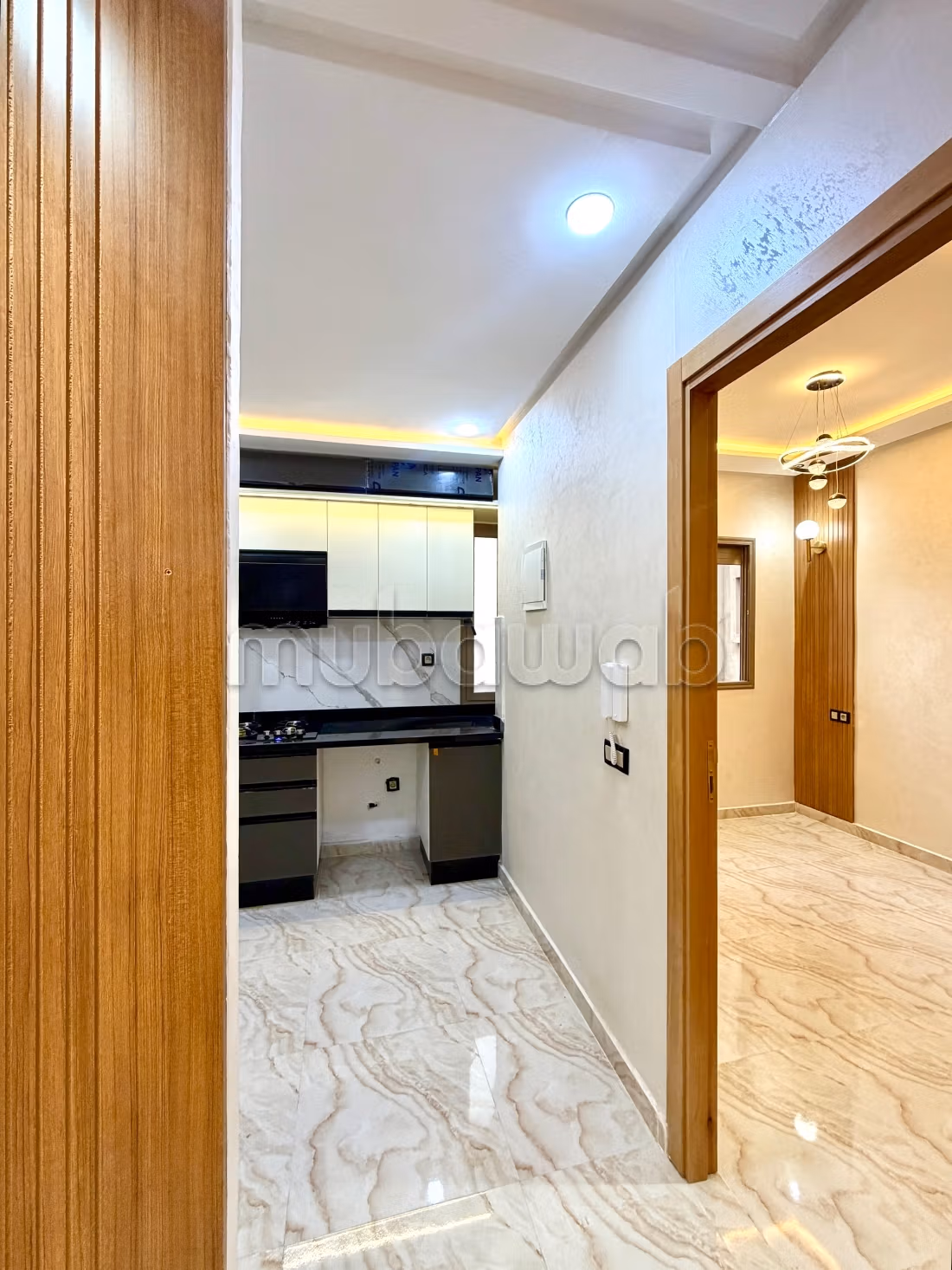 Appartement à vendre à Bouznika. 
Surface totale 54 m². 
Porte blindée et système de double vitrage