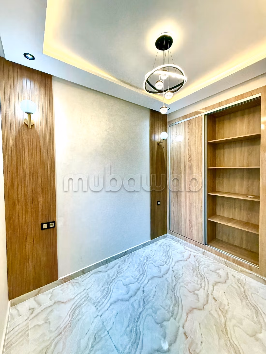 Appartement à vendre à Bouznika. 
Surface totale 54 m². 
Porte blindée et système de double vitrage — 2