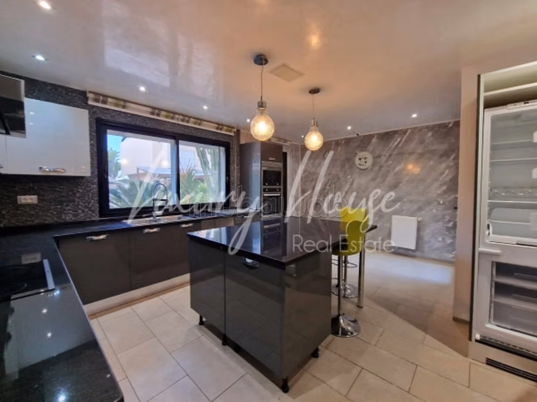Duplex di lusso S3 con piscina e giardini a Soukra