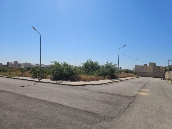 À VENDRE, Terrain – Cité El Ghazela