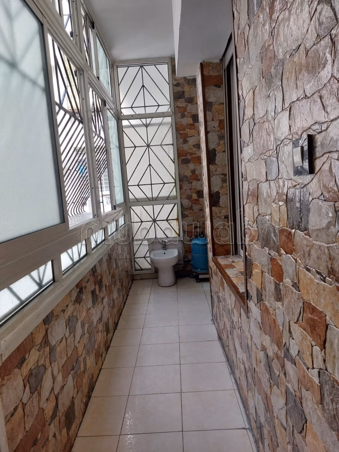 Appartement vide roche noire location — 2