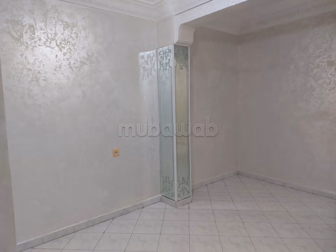 Appartement vide roche noire location — 6