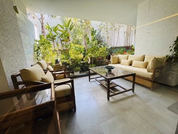 Rez de jardin à louer meublé au triangle d'or