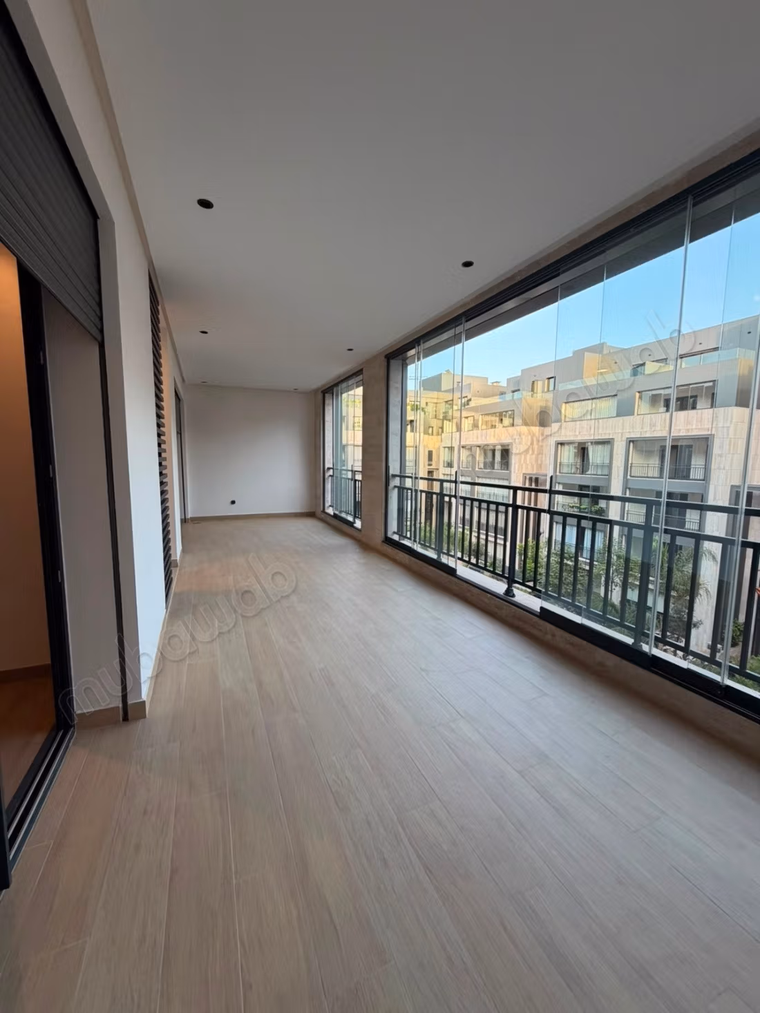 Très bel appartement vide clés blanche