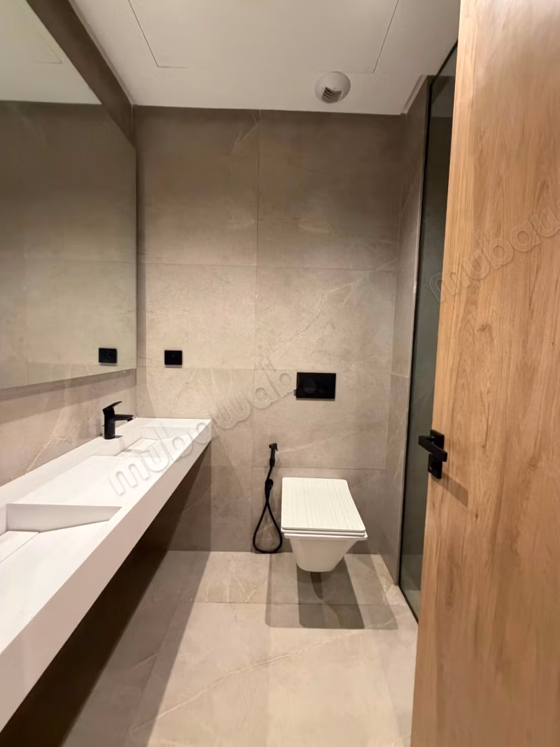 Très bel appartement vide clés blanche