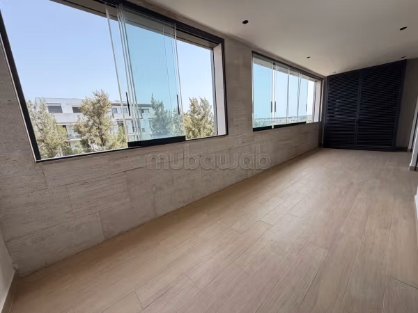 Très bel appartement vide clés blanche