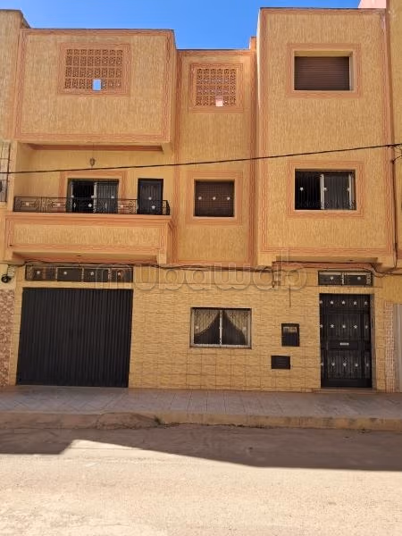 Huis te koop in Khouribga. 5 mooie kamers. Groot terras