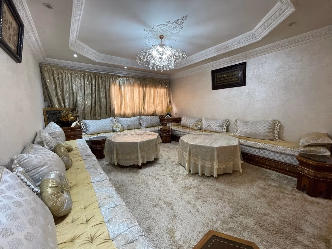 Grand appartement meublé proche Souk