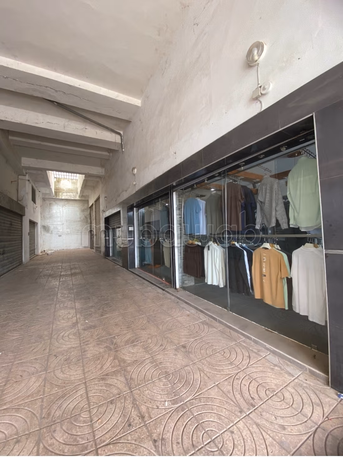 Oficinas y tiendas en venta en Had Soualem. Superficie total de 90 m². Residencia securizada
