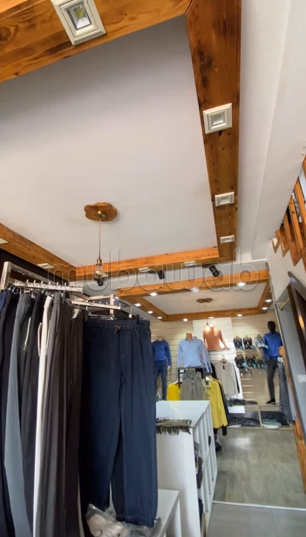 Oficinas y tiendas en venta en Had Soualem. Superficie total de 90 m². Residencia securizada