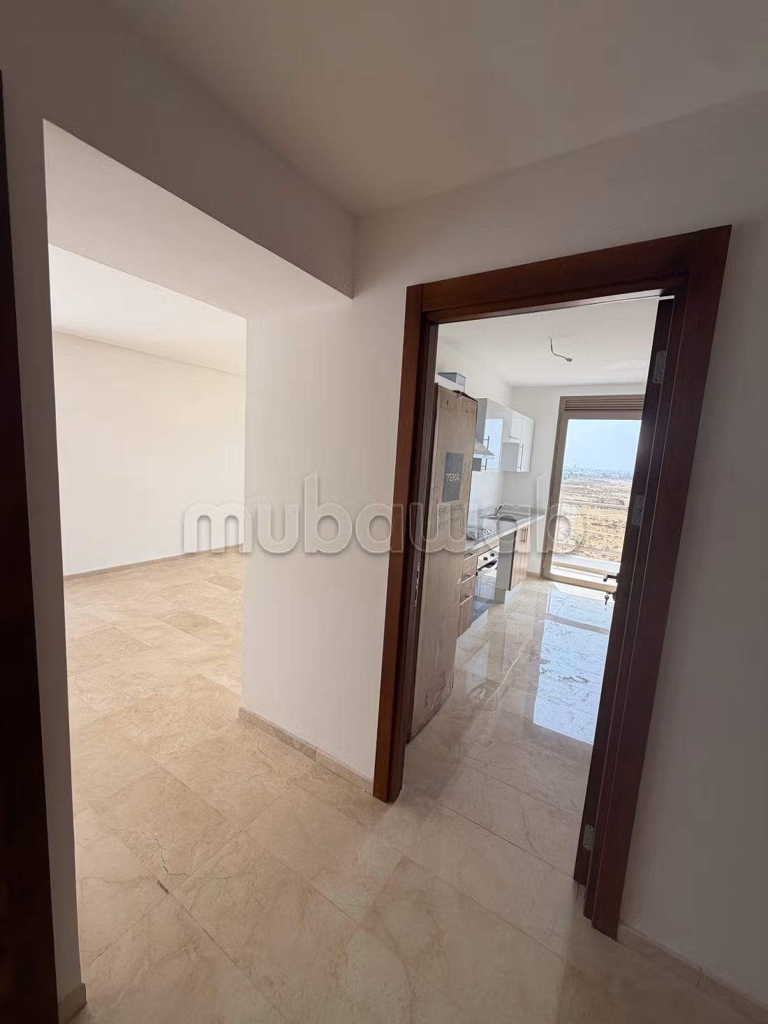 Superbe appartement à louer à Ain Diab Extension.
Surface totale 112 m².
Vue exceptionnelle sur la montagne, chauffage central — 4