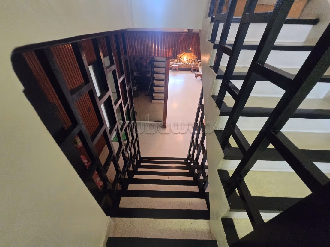 Bel appartement à vendre à Maârif.
Surface totale 282 m².
Avec ascenseur et terrasse — 6
