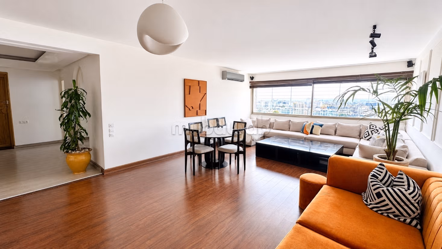 Duplexe en vente à Maârif. 
3 belles chambres. 
Vue dégagée — 2