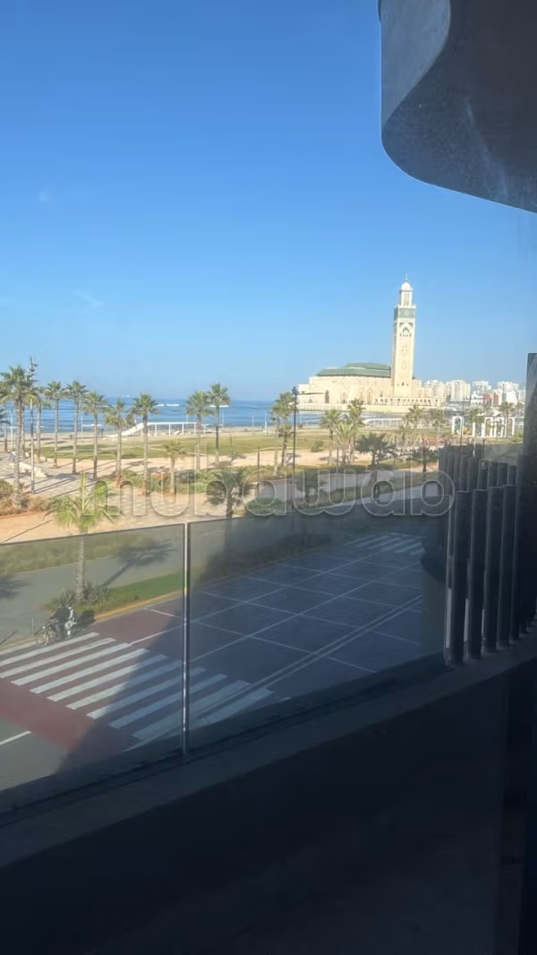Bureaux à louer à Ain Diab Extension. Superficie 95 m². Porte blindée, sécurité