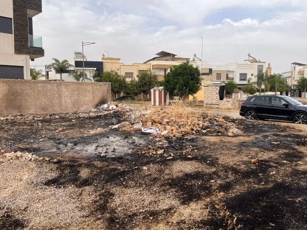 Terrain villa en vente en face l'unica 
Surface de 324 m²