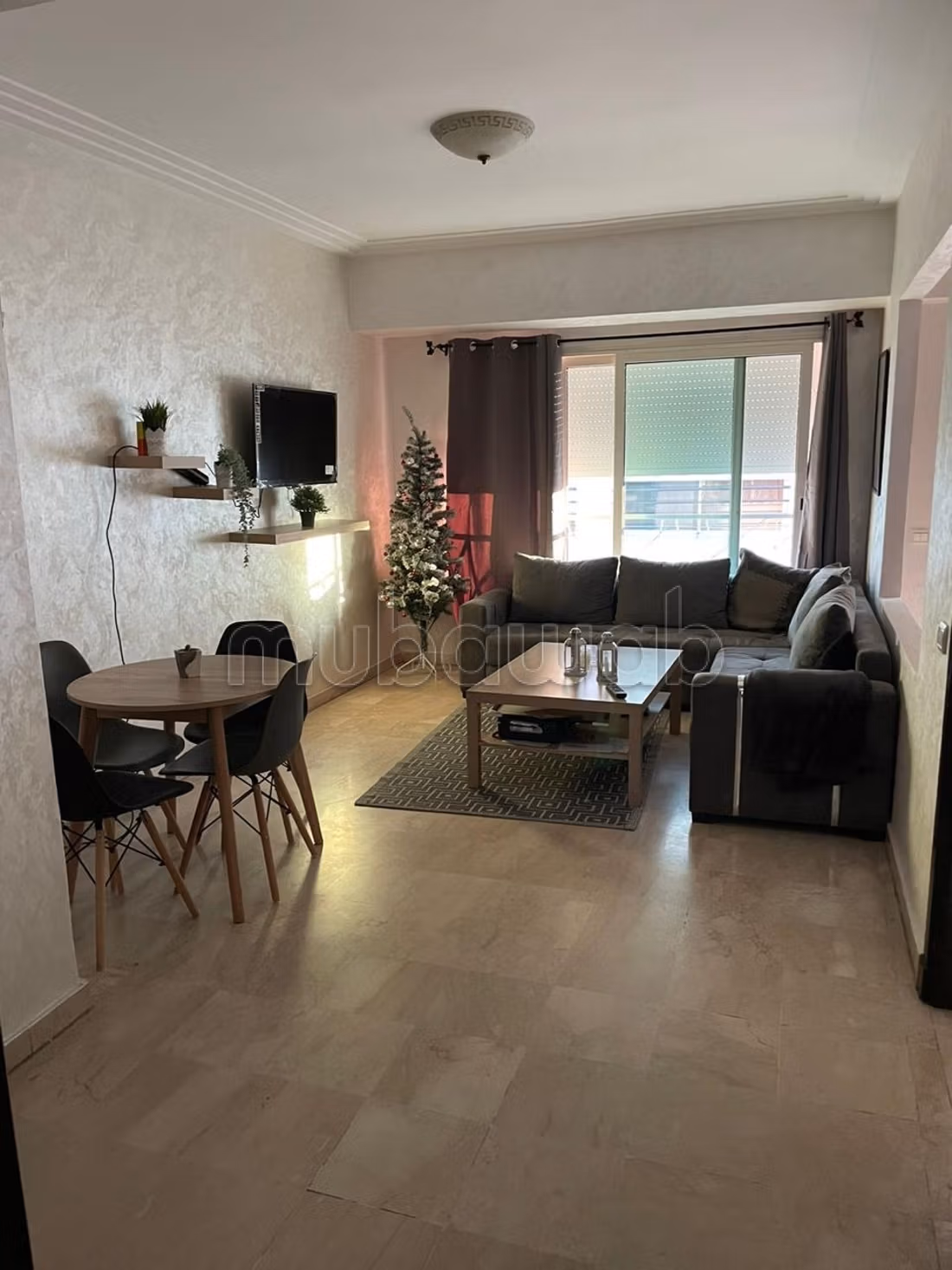 Louez cet appartement à Maârif. 
1 chambre. 
Bien meublé — 4