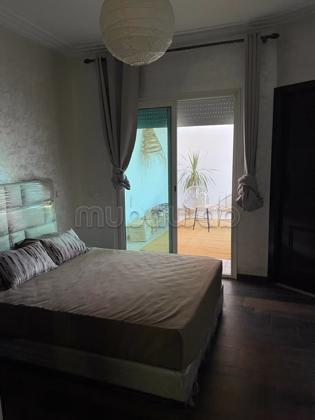 Louez cet appartement à Maârif. 
1 chambre. 
Bien meublé — 5
