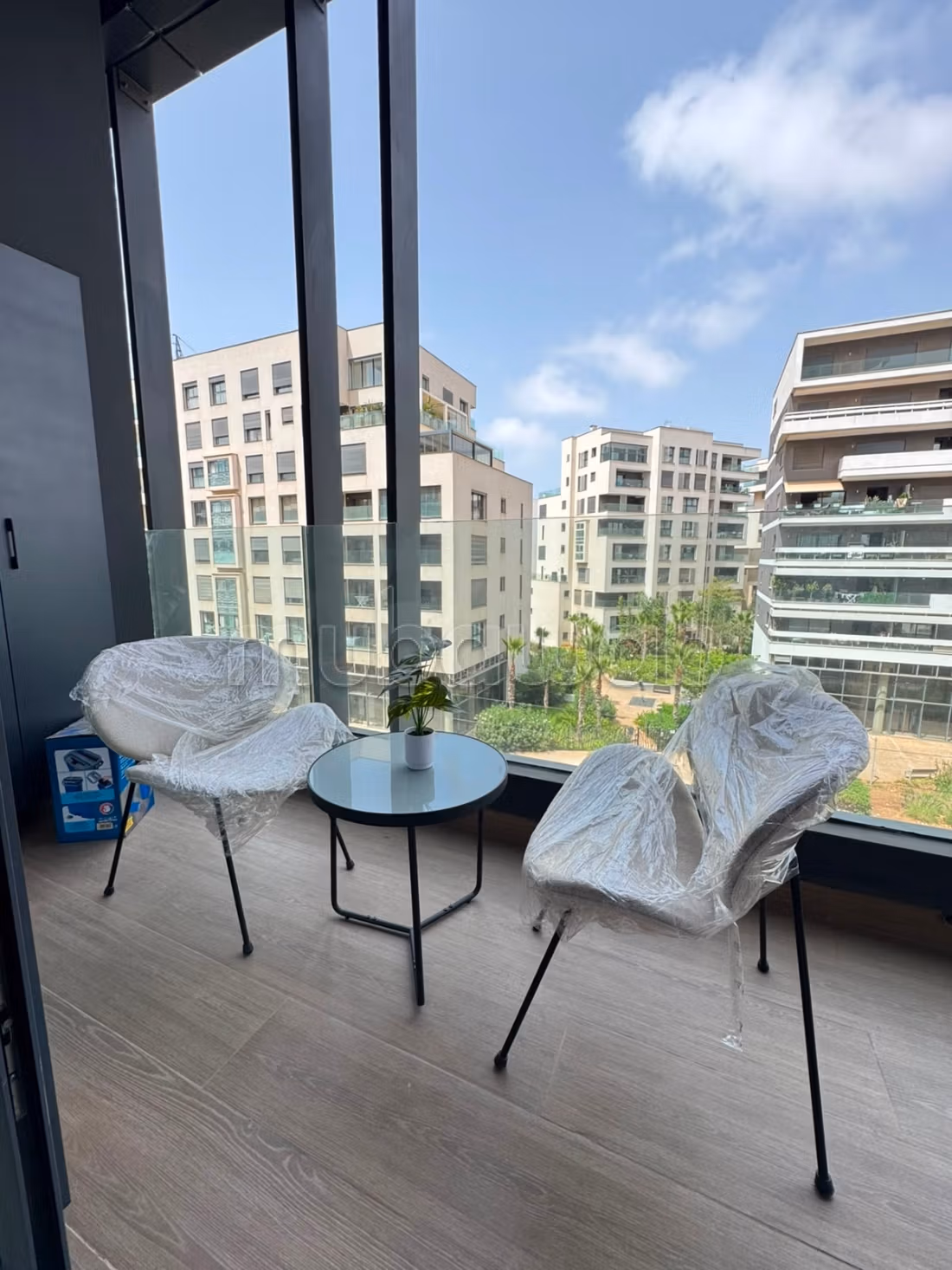 Location studio meublé à a casa
Finance City — 4