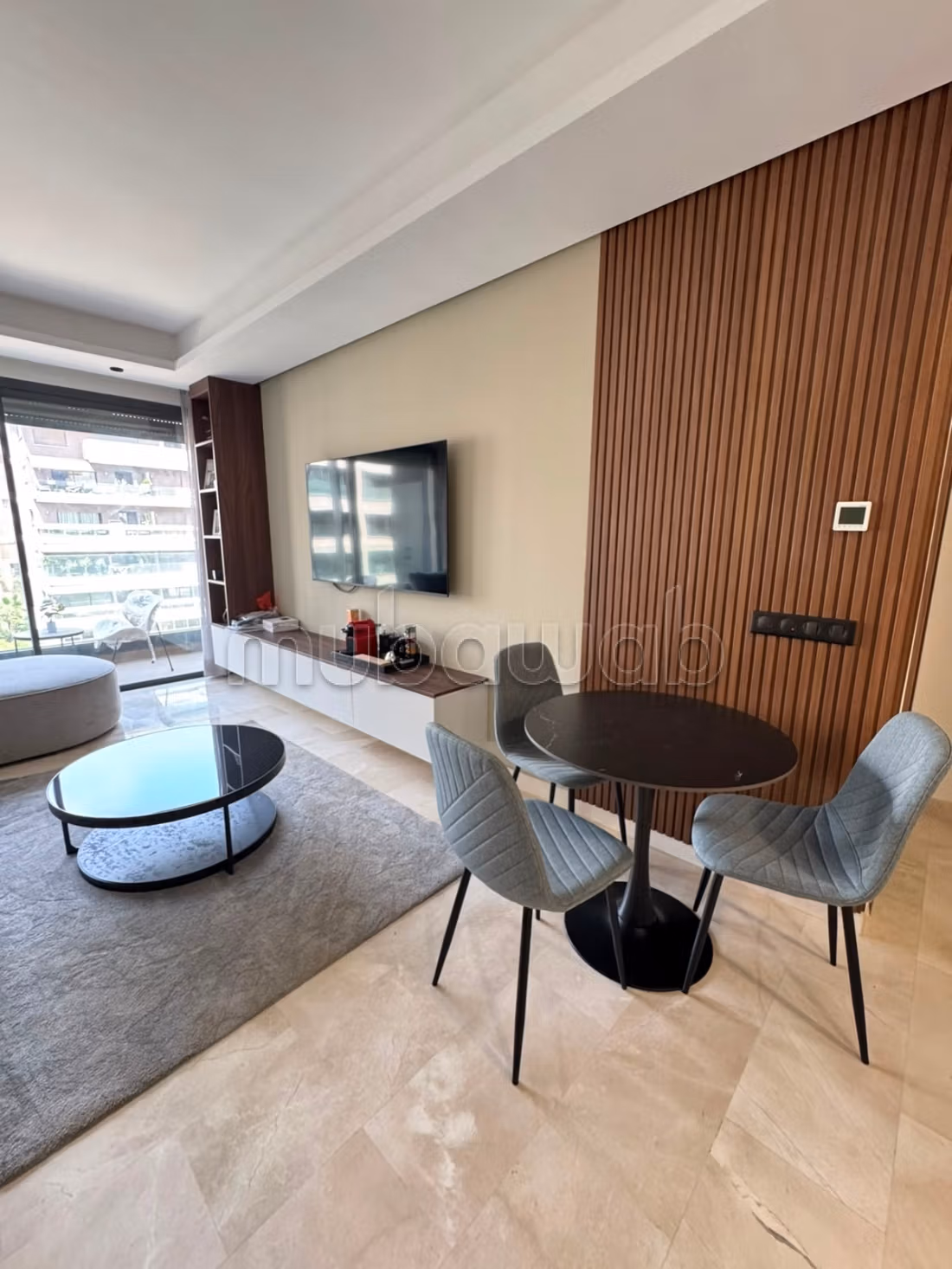 Location studio meublé à a casa
Finance City — 5