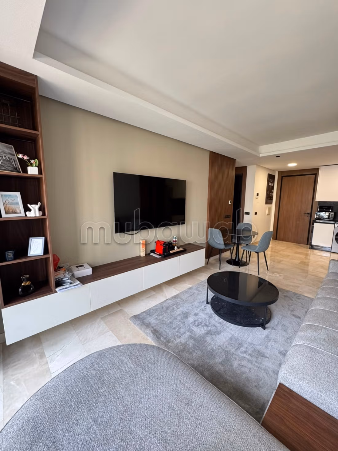 Location studio meublé à a casa
Finance City — 6