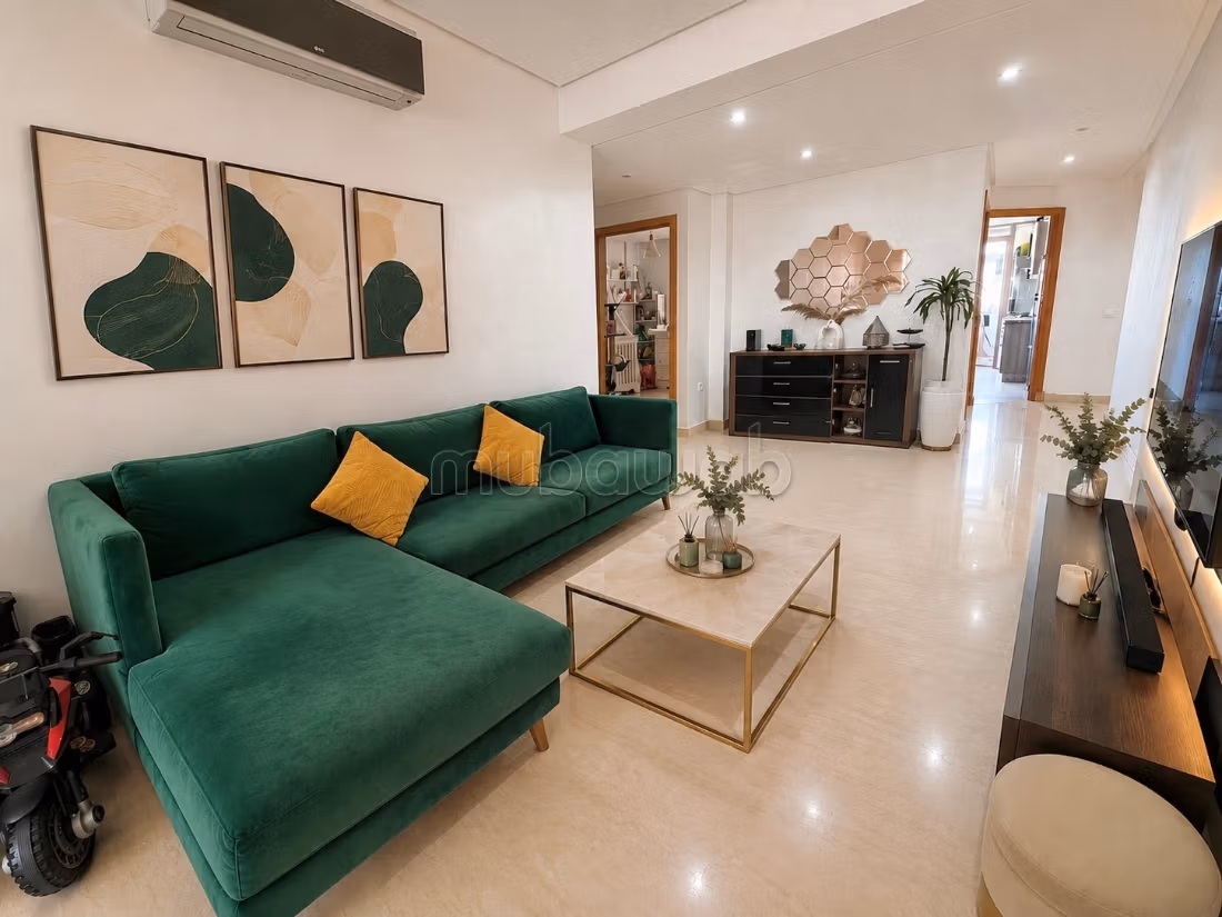 Vente d'un bel appartement à Ferme Bretonne Hay Arraha.
Superficie 113 m².
Salon traditionnel marocain, résidence sécurisée
