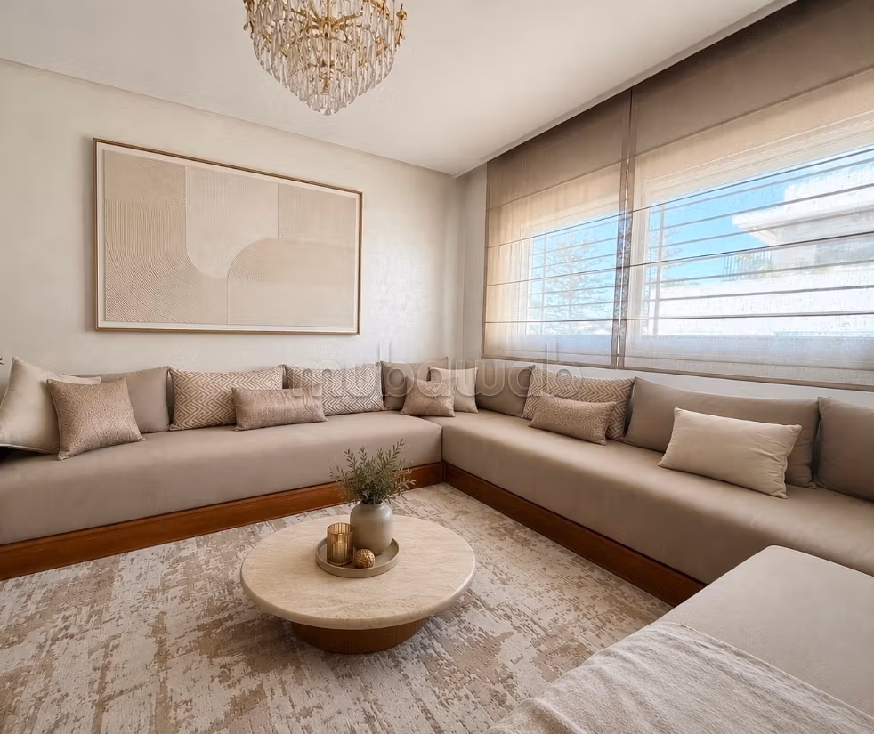 Vente d'un bel appartement à Ferme Bretonne Hay Arraha.
Superficie 113 m².
Salon traditionnel marocain, résidence sécurisée — 2