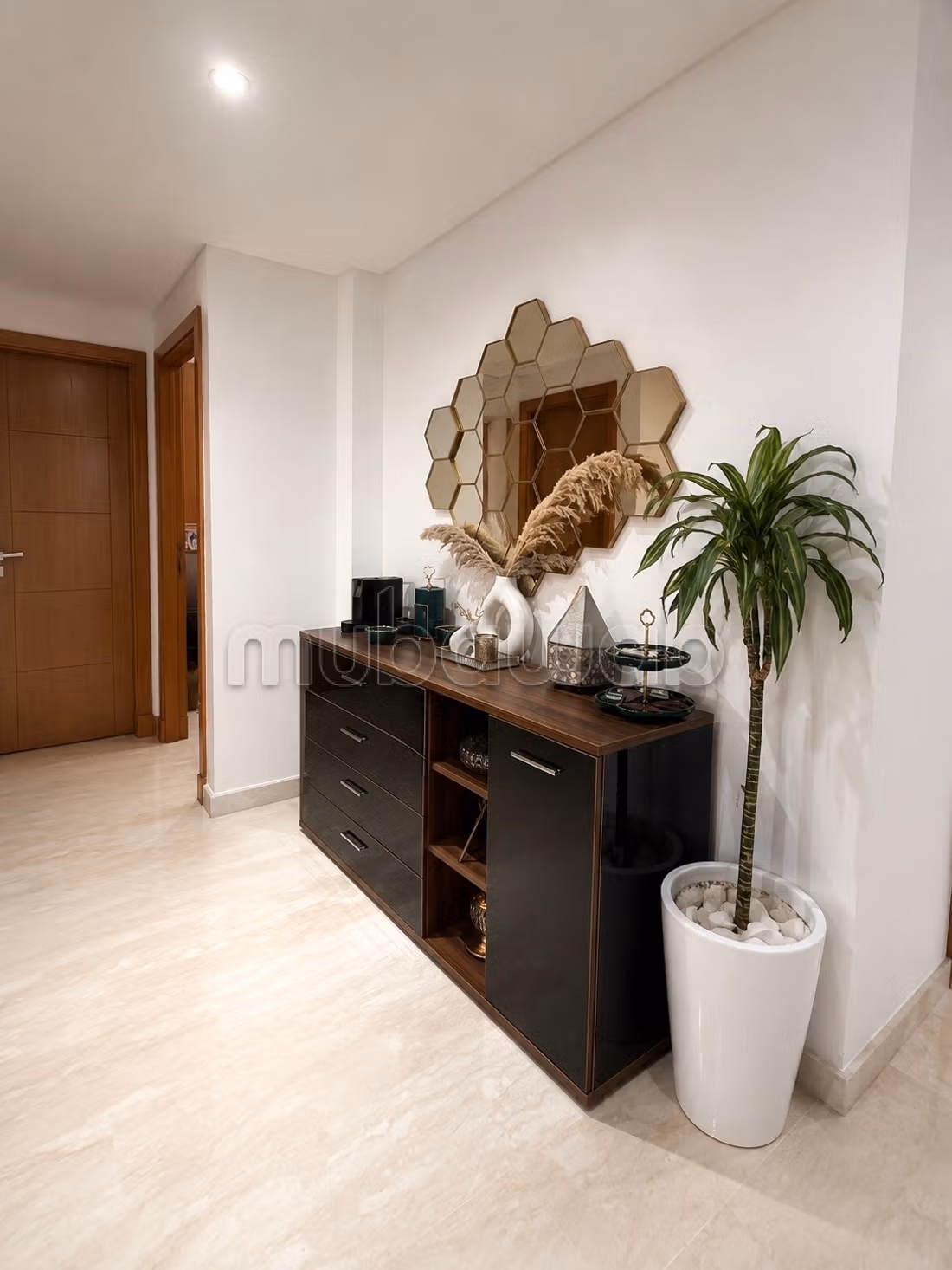 Vente d'un bel appartement à Ferme Bretonne Hay Arraha.
Superficie 113 m².
Salon traditionnel marocain, résidence sécurisée — 3