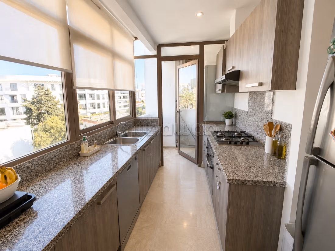 Vente d'un bel appartement à Ferme Bretonne Hay Arraha.
Superficie 113 m².
Salon traditionnel marocain, résidence sécurisée — 4