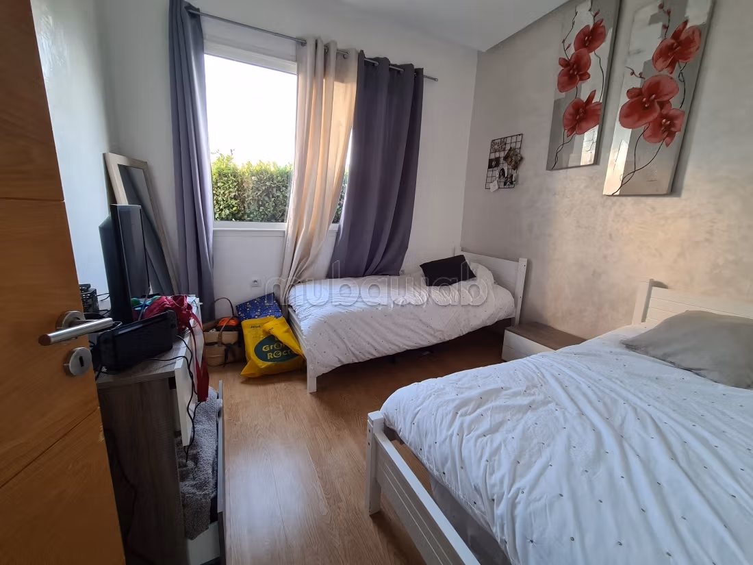 Villa d'angolo 482m e 4 camere giardino piscina