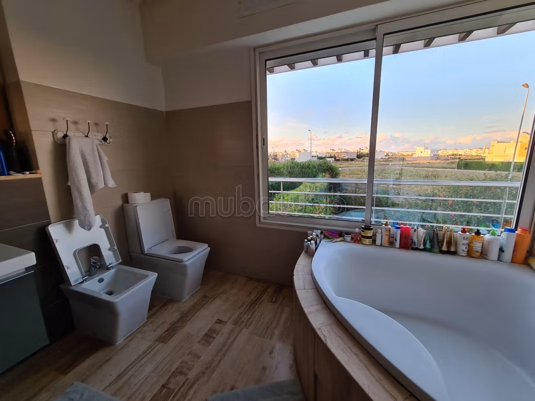 Villa d'angolo 482m e 4 camere giardino piscina