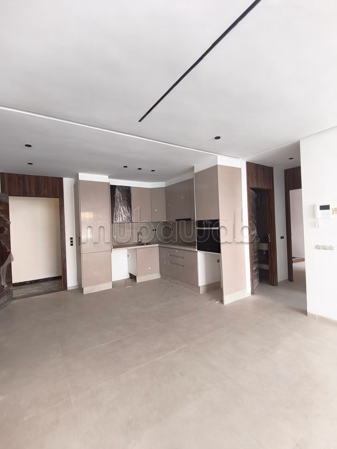 Appartement à vendre à Guéliz. 
3 pièces confortables. 
Porte blindée et chauffage central — 2