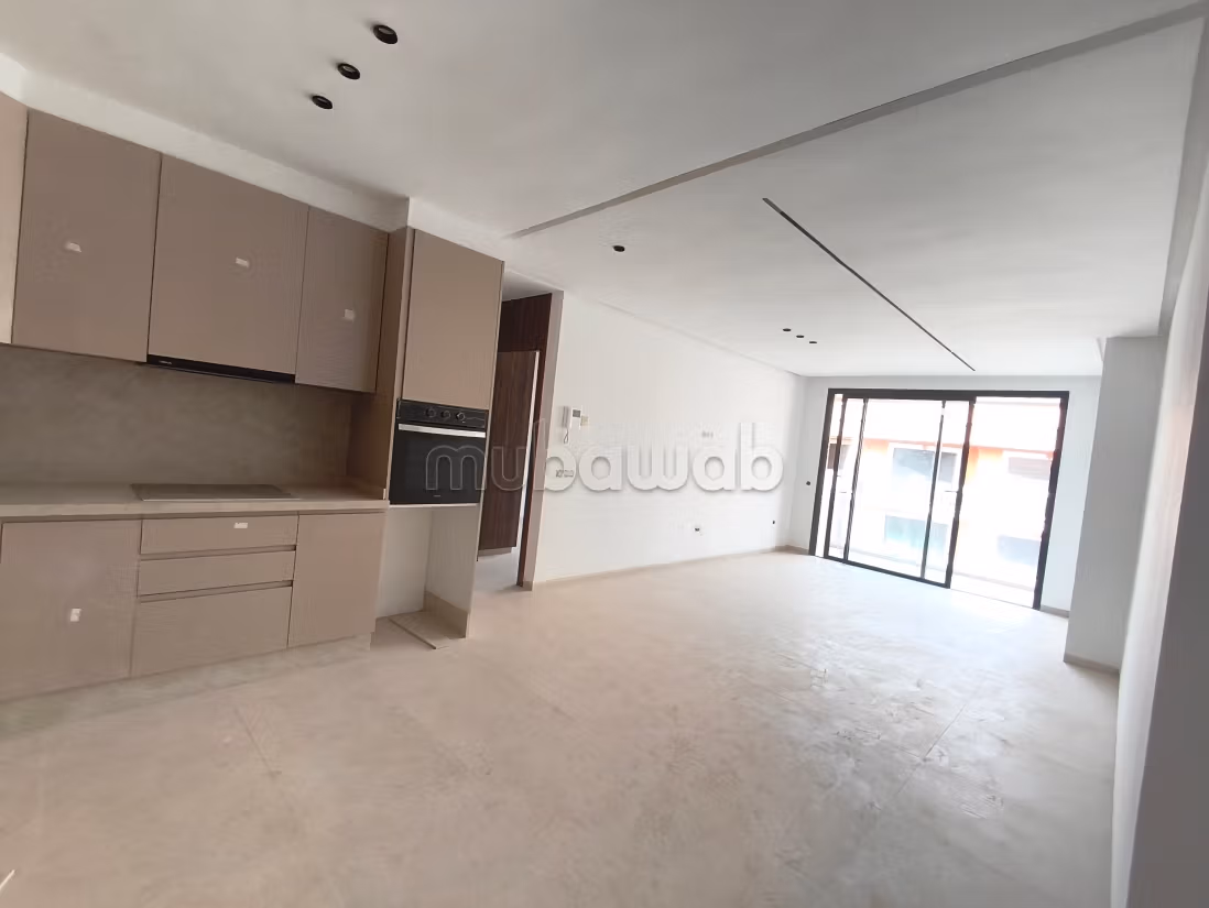 Appartement à vendre à Guéliz. 
3 pièces confortables. 
Porte blindée et chauffage central — 4