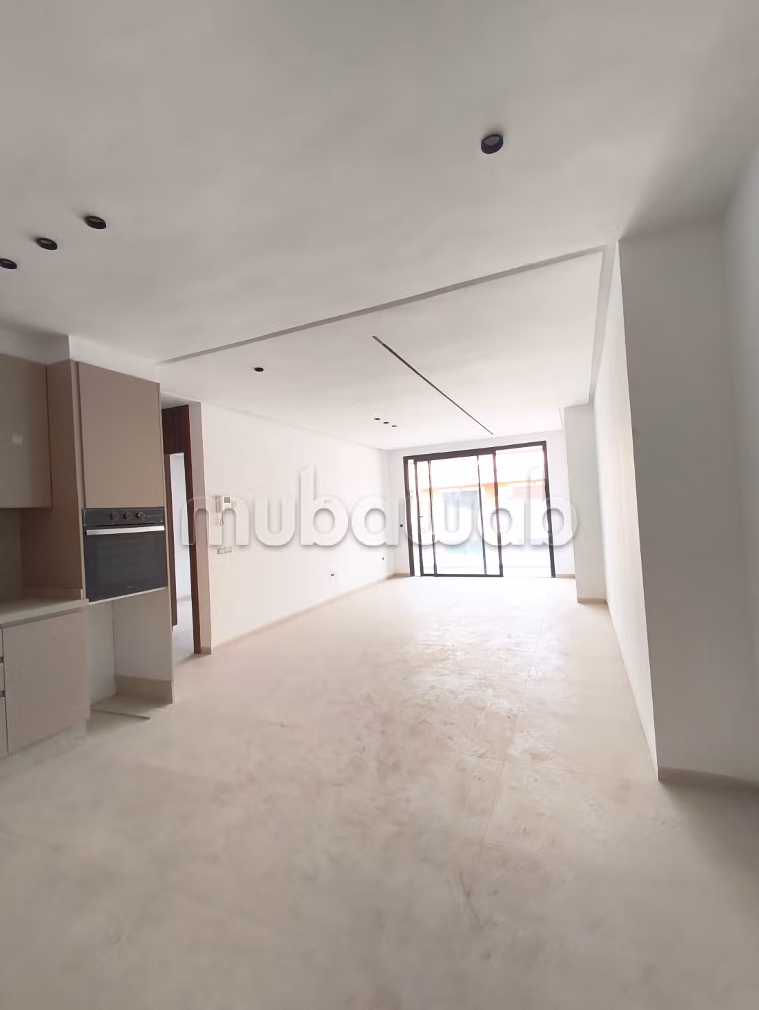 Appartement à vendre à Guéliz. 
3 pièces confortables. 
Porte blindée et chauffage central — 5