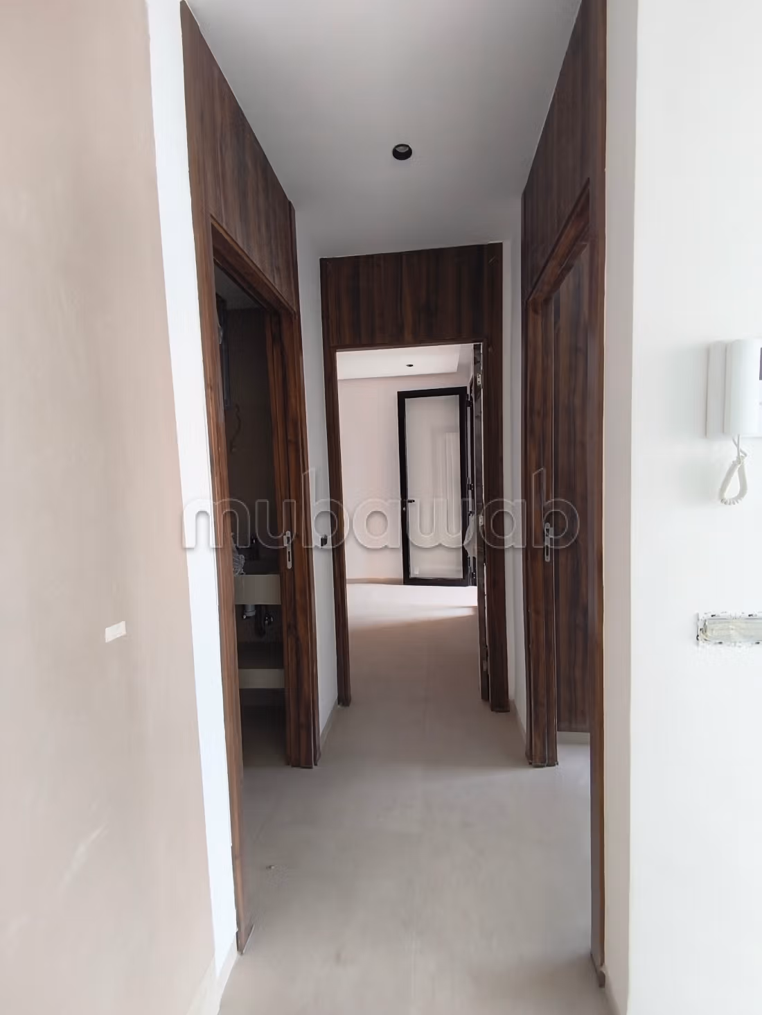 Appartement à vendre à Guéliz. 
3 pièces confortables. 
Porte blindée et chauffage central — 6