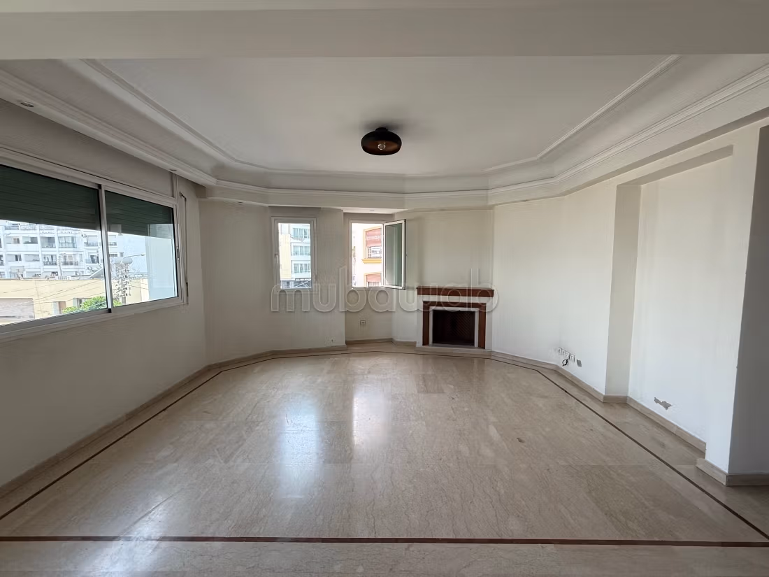 Appartement à l'achat à Triangle d'Or.
3 belles chambres.
Fenêtres double vitrage et chauffage central — 4