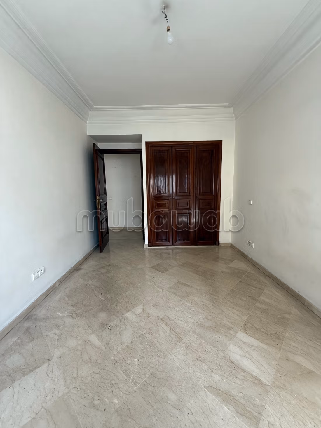 Appartement à l'achat à Triangle d'Or.
3 belles chambres.
Fenêtres double vitrage et chauffage central — 5
