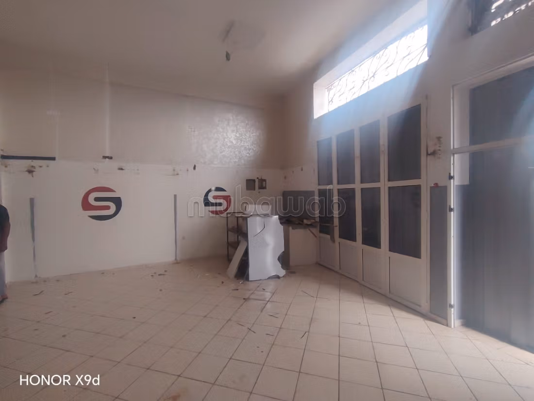 Magasin et cave avec un bail commercail 6500 dh