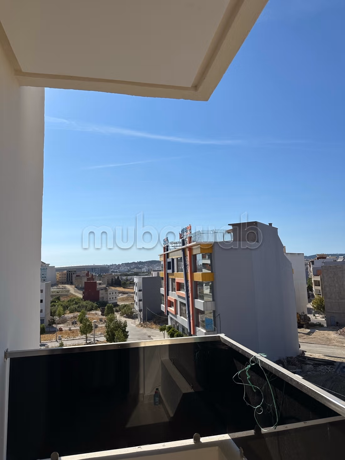 Vendita appartamento a Beni Touzine. 4 stanze. Ascensore e terrazza