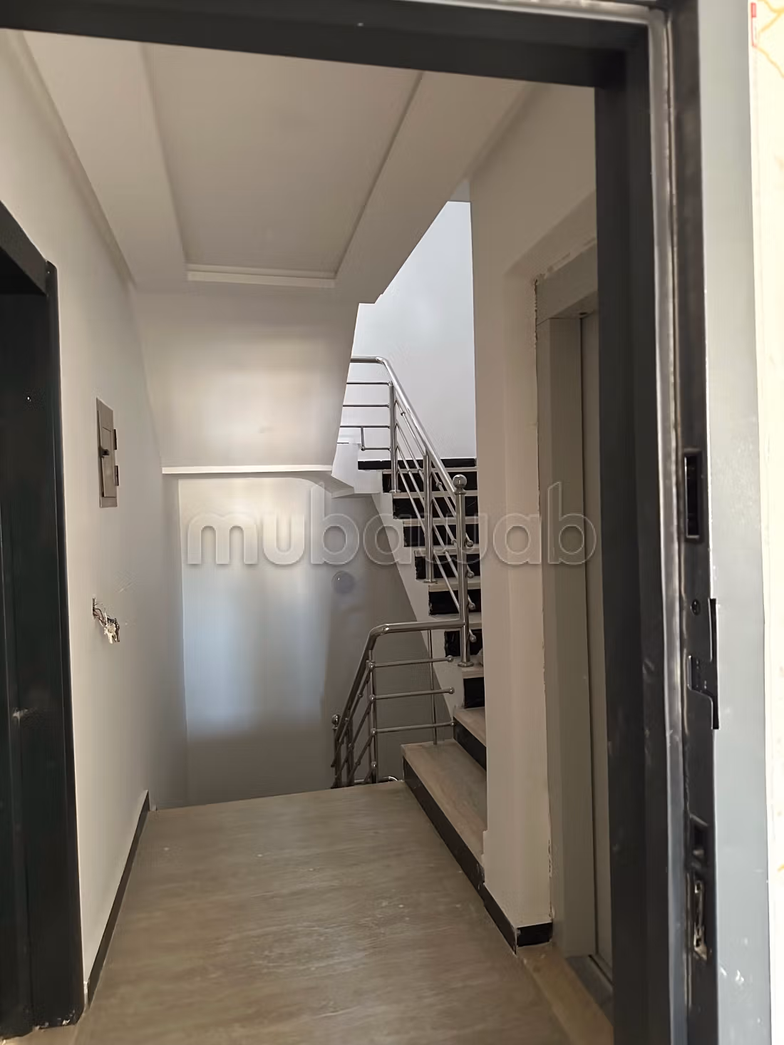 Vendita appartamento a Beni Touzine. 4 stanze. Ascensore e terrazza