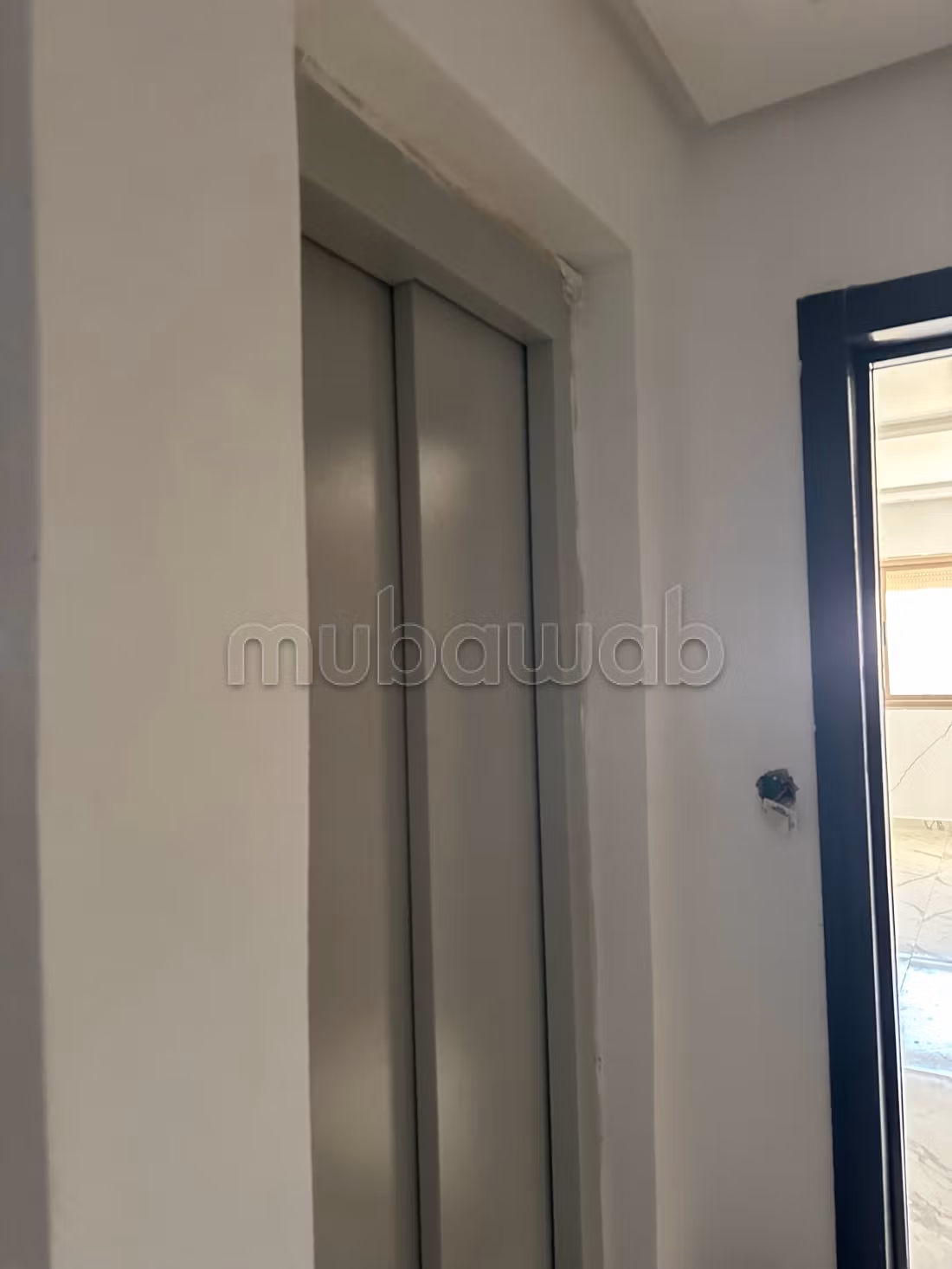 Vendita appartamento a Beni Touzine. 4 stanze. Ascensore e terrazza