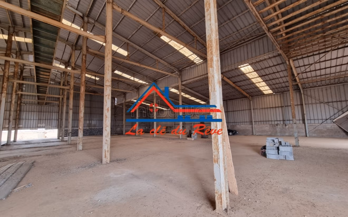 In affitto - Magazzino di 2.600 m² a Skhirat