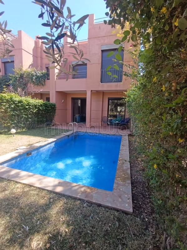 Superba villa in affitto a Route de l'Ourika. 4 belle camere. Arredato