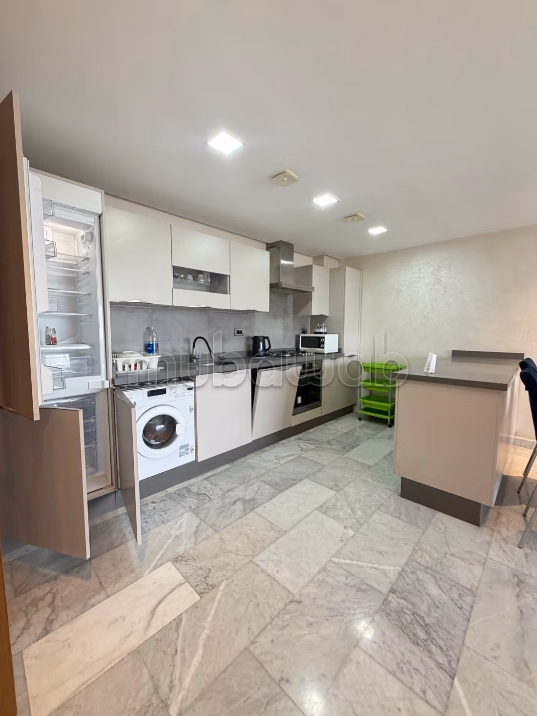 Appartement en location à Palmier.
Surface totale 80 m².
Meublé — 5